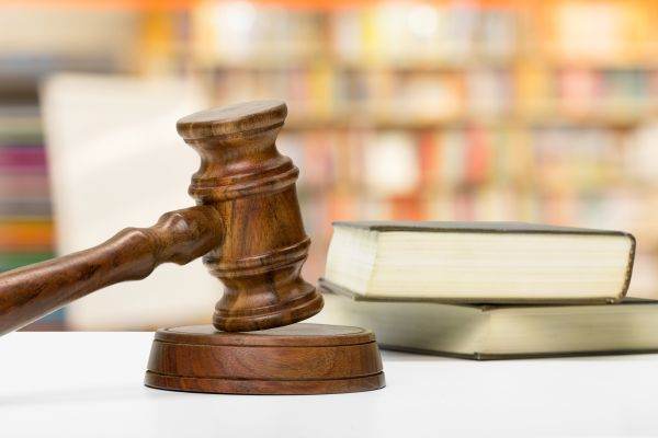 Judges and prosecutors will promote legal education in schools.